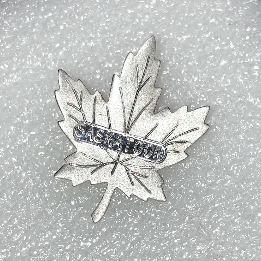 Vtg Sterling Saskatoon Saskatchewan Canada Canadian Maple Leaf Brooch 1.2” x 1”